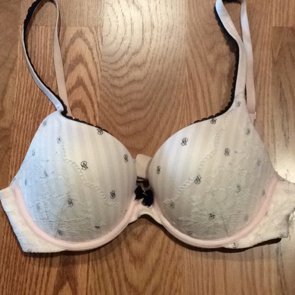 Victoria Secret Body By Victoria 34C